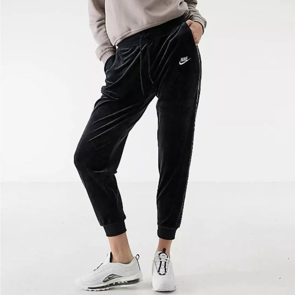 Nike velour black joggers NWT women’s size XS